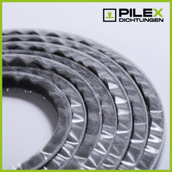 BÜRSTE MIT MITTELSTEG